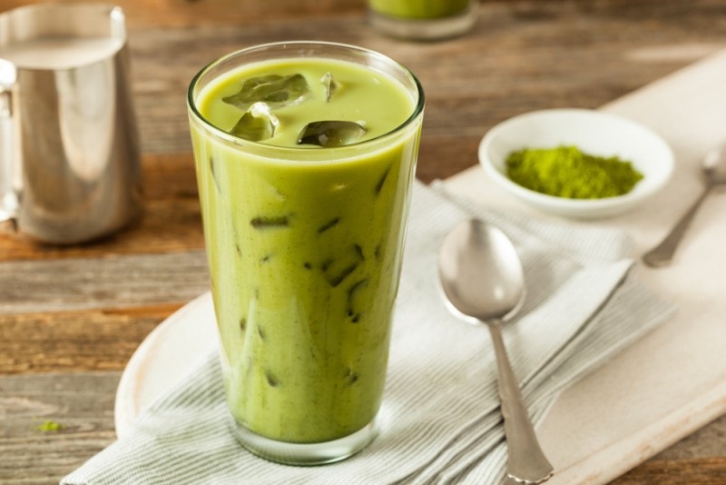 iced matcha latte recept